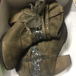 Ankle boots